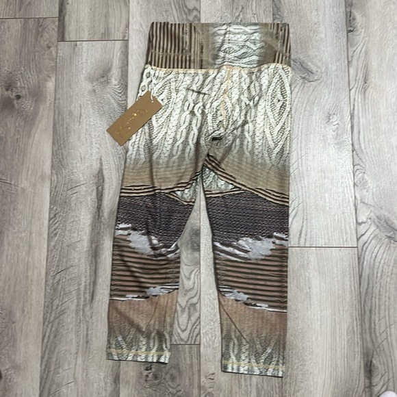 Niyama sol beachcomber Helen leggings size medium - Picture 2 of 3